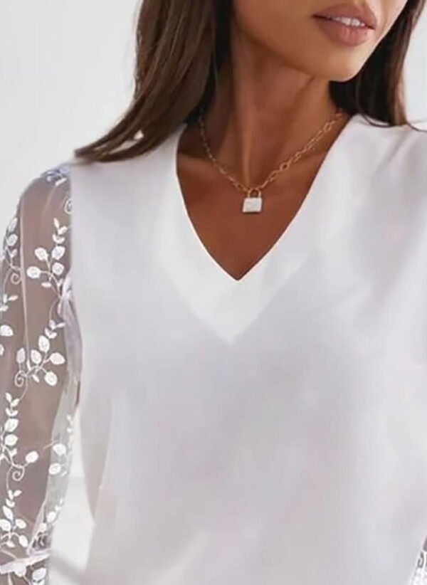 Bluzka z dekoltem w kształcie litery V z tiulowymi rękawami na gumkę