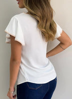 Bluzka z krótkim rękawem z falbankami przy rękawach i ozdobnymi guzikami na dekolcie